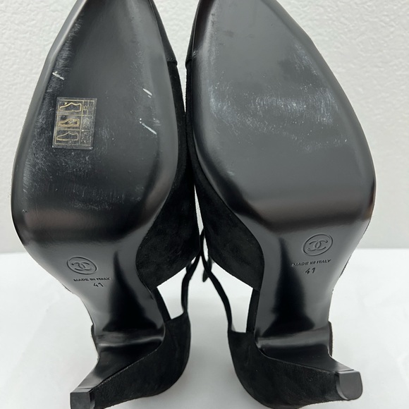 Authentic 🖤 CHANEL 🖤Suede Calfskin Grosgrain Cut Out - Picture 3 of 4